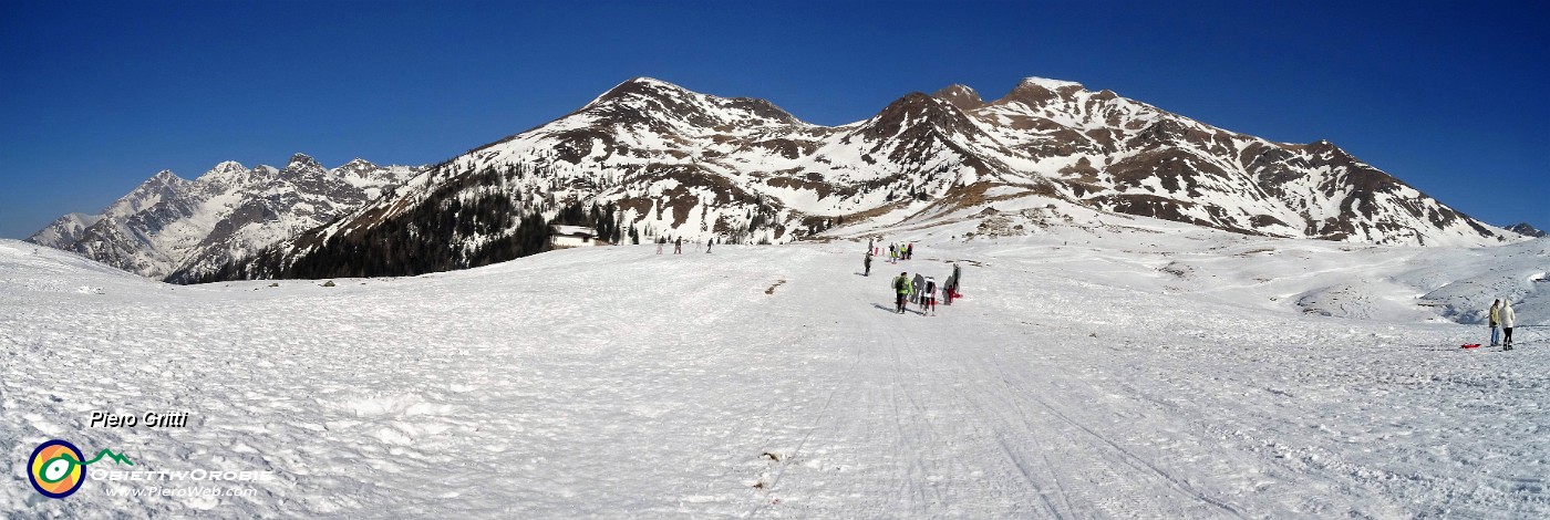 14 Ai Piani dell'Avaro, poca neve ma si slitta....jpg